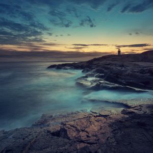 Faro Sereno al Atardecer