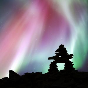 Aurora Boreal en el Cielo Nocturno