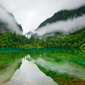 Reflejo de Lago de Montaña