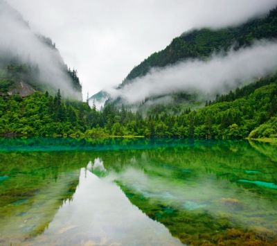 Reflejo de Lago de Montaña