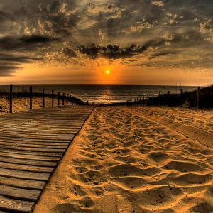 Impresionante atardecer sobre el océano
