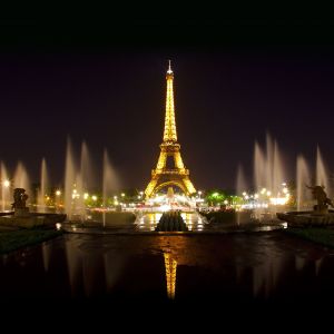 Vista Nocturna de la Torre Eiffel
