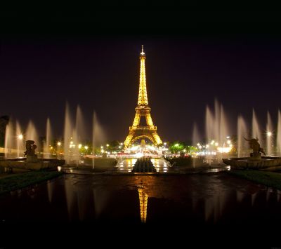 Vista Nocturna de la Torre Eiffel