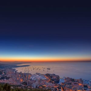 Impresionante Atardecer sobre Mónaco