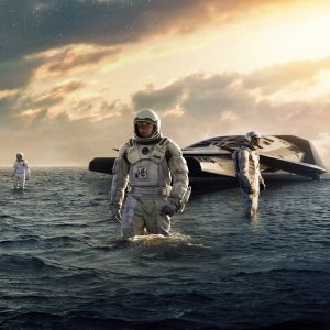 Astronautas de Interstellar en el Océano