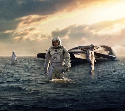 Astronautas de Interstellar en el Océano