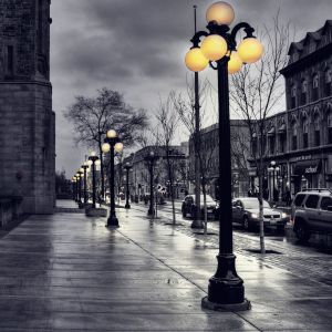 Calle de la Ciudad al Anochecer
