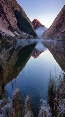 Reflejo de Montañas al Amanecer