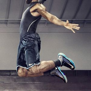 LeBron James Encestando