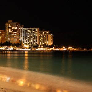 Paisaje Urbano Nocturno en la Playa