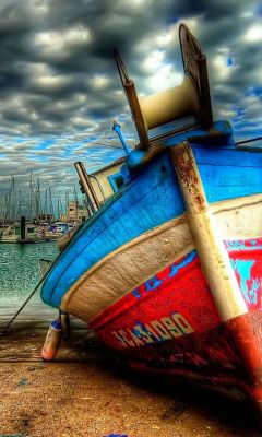 Barco de Pesca Colorido