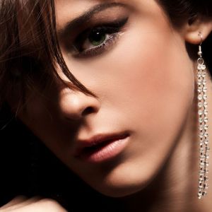 Retrato Elegante de una Mujer