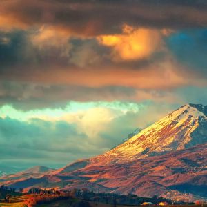 Paisaje Montañoso Majestuoso