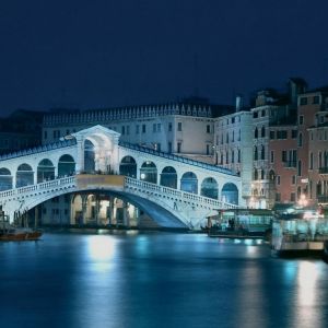 Puente de Rialto de Noche