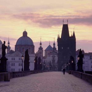 Puente Carlos de Praga al Atardecer
