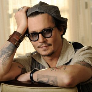Hombre Estiloso con Tatuajes
