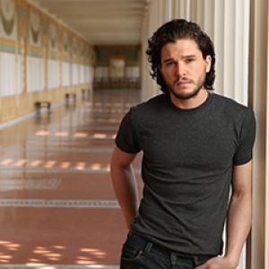 Hombre Estiloso en Ropa Casual