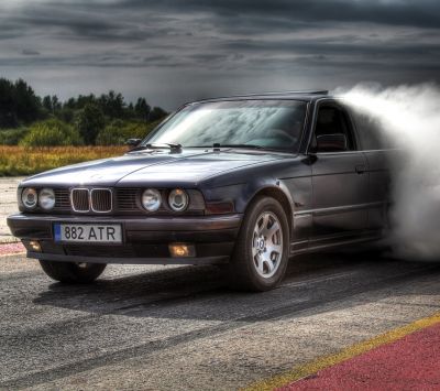 Drifting BMW E30