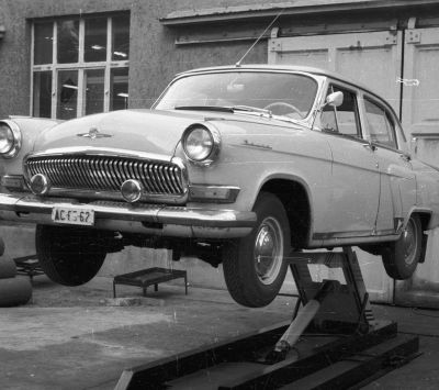 Coche Clásico en Taller