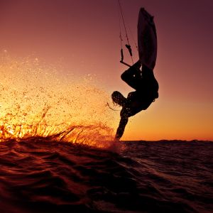 Kitesurfing al Atardecer