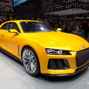 Coche concepto Audi amarillo