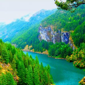 Lago de Montaña Sereno