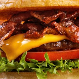 Delicioso Cheeseburger con Bacon