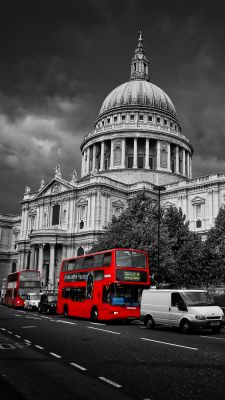 Catedral de San Pablo con Autobuses Rojos