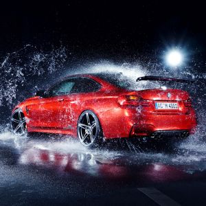 BMW M4 Rociando Agua