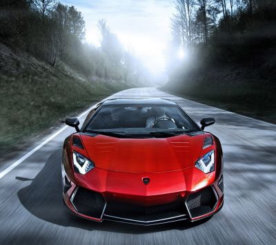 Lamborghini Aventador en la carretera